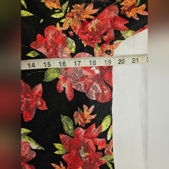 Rebecca Malone Womens Black W/ Red And Pink Floral 3/4 Sleeve Top Size Medium - Picture 7 of 10